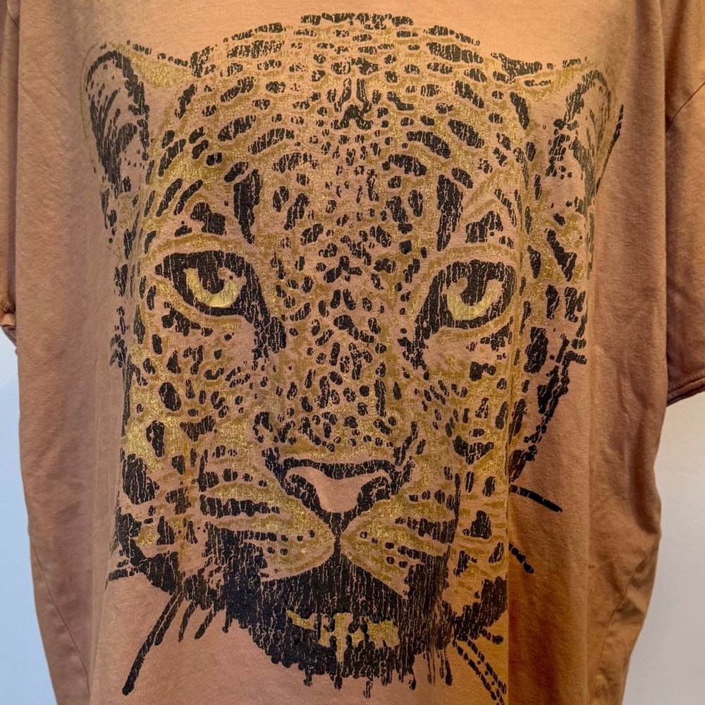 Show Me Your MuMu Oversized Leopard Graphic Tee Medium 🐆
